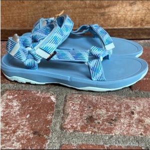 Teva Hurricane Sandals.. Woman’s 9/Youth 7.